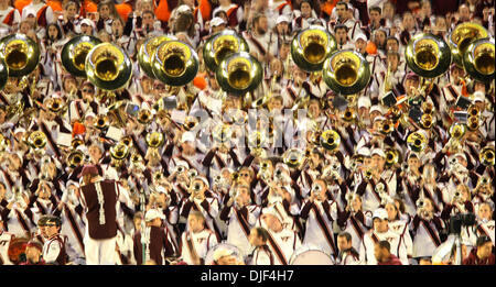 Jan 03, 2008 - Miami, Florida, Stati Uniti d'America - Hokie band in azione durante la prima metà azione del 2008 Orange Bowl al Dolphin Stadium di Miami. (Credito Immagine: © Bill Ingram/Palm Beach post/ZUMA Premere) Restrizioni: * USA Tabloid diritti * Foto Stock