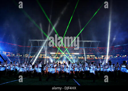 Jan 03, 2008 - Giardini di Miami, Florida, Stati Uniti d'America - ZZ Top esegue la loro canzone Sharp vestito uomo per l'Orange Bowl folla durante il tempo di emisaturazione giovedì notte. (Credito Immagine: © Richard Graulich/Palm Beach post/ZUMA Premere) Restrizioni: * USA Tabloid diritti * Foto Stock