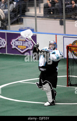 12 gennaio 2008: NLL - La Bufala banditi sconfitto il Rochester Knighthawks 13-9 all'Arena Blue Cross a Rochester, New York. Rochester Nighthawks goaltender Pat O'Toole in azione contro un bufalo.(Immagine di credito: © Alan Schwartz/Cal Sport Media) Foto Stock