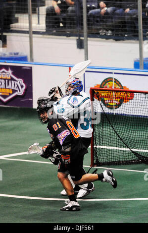 12 gennaio 2008: NLL - La Bufala banditi sconfitto il Rochester Knighthawks 13-9 all'Arena Blue Cross a Rochester, New York. Rochester Nighthawks goaltender Pat O'Toole in azione contro un bufalo.(Immagine di credito: © Alan Schwartz/Cal Sport Media) Foto Stock