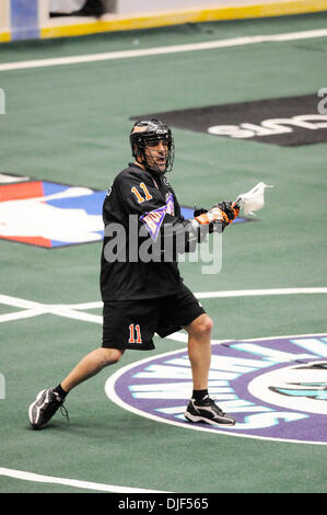 12 gennaio 2008: NLL - La Bufala banditi sconfitto il Rochester Knighthawks 13-9 all'Arena Blue Cross a Rochester, New York. Buffalo Bandit forwarad John Tavares (#11) in azione contro Rochester.(Immagine di credito: © Alan Schwartz/Cal Sport Media) Foto Stock