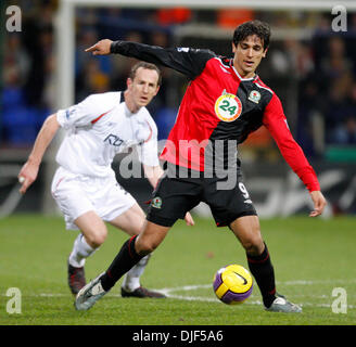 Blackburn Rover del Roque Santa Cruz e Bolton Wanderers Andy O'Brien (credito Immagine: © fotografo/Cal Sport Media) Foto Stock