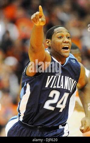 19 gennaio 2008 - Villanova University ha sconfitto la Syracuse University 81-71 in un Grande Oriente College Basketball match al Carrier Dome in Syracuse, New York. Villanova guard Corey Stokes (#24) permette la sua emozione noto durante la riproduzione di Syracuse University.(Immagine di credito: © Alan Schwartz/Cal Sport Media) Foto Stock