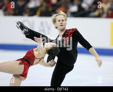 Jan 26, 2008 - St. Paul, Minnesota, Stati Uniti d'America - RENA INOUE E JOHN BALDWIN rivendicato il secondo posto in campionato coppie dopo la loro libera programma di pattino al 2008 U.S. La figura pattinare campionati a Xcel Energy Center nella città gemelle. (Credito Immagine: © Jeff Wheeler/Minneapolis Star Tribune/ZUMA Premere) Restrizioni: * USA Tabloid diritti * Foto Stock