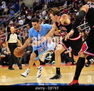 Los Angeles, CA: J, STATI UNITI D'AMERICA. 24 Novembre, 2013. J. Redick #4 del tronchesino durante l'NBA Basketball gioco tra i Chicago Bulls e i Los Angeles Clippers a Staples Center a Los Angeles, California Giovanni verde/CSM/Alamy Live News Foto Stock