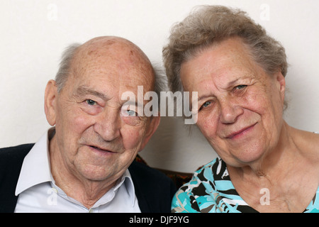 Ritratto di due vecchi anziani fratello e sorella Foto Stock
