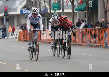 Feb 18, 2008 - Santa Rosa, California, Stati Uniti d'America - i ciclisti competere nel 2008 Amgen tour della California durante il primo stadio. (Credito Immagine: © Kate Karwan Burgess/ZUMA Press) Foto Stock