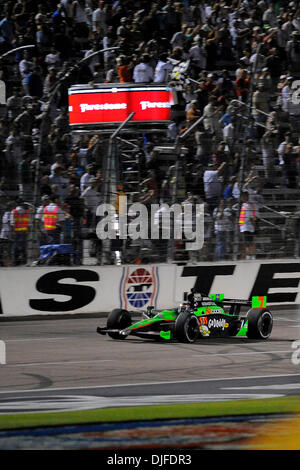 Fan, driver americano, Danica Patrick (07) del Team GoDaddy.com, arriva fino a breve e le finiture secondo alla Firestone 550K al Texas Motor Speedway di Fort Worth, Texas. (Credito Immagine: © Jerome Miron/Southcreek globale/ZUMApress.com) Foto Stock