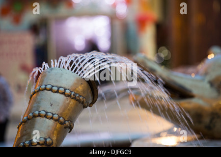 Una funzione di acqua in il Trafford Centre a Manchester, UK. Foto Stock