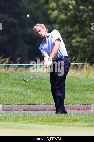 Giugno 23, 2010 - Cromwell, Connecticut, Stati Uniti - Cantante Michael Bolton a viaggiatori Celebrity Pro-Am. (Credito Immagine: © Stan Godlewski/ZUMApress.com) Foto Stock