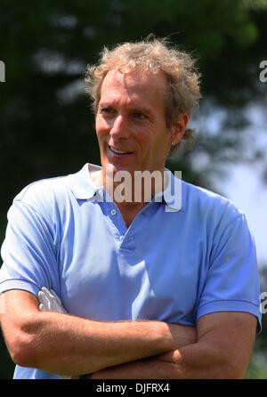 Giugno 23, 2010 - Cromwell, Connecticut, Stati Uniti - Cantante Michael Bolton discute il suo gioco presso i viaggiatori Celebrity Pro-Am. (Credito Immagine: © Stan Godlewski/ZUMApress.com) Foto Stock