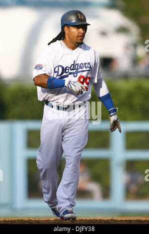 27 GIU 2010: Los Angeles Dodger sinistra fielder Manny Rodriguez arriva alla seconda base in modo sicuro nel quarto inning. Gli Yankees potrebbe andare a vincere la partita 8-6 in extra inning. (Credito Immagine: © Tony Leon/Southcreek globale/ZUMApress.com) Foto Stock