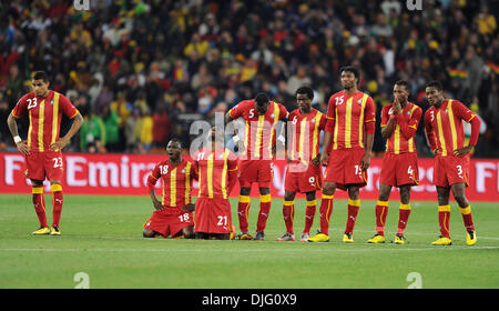 Luglio 02, 2010 - Johannesburg, Sud Africa - i giocatori del Ghana reagire durante la Coppa del Mondo FIFA 2010 quarto di finale di partita di calcio tra Uruguay e Ghana al Soccer City Stadium a giugno 02, 2010 a Johannesburg, in Sud Africa. (Credito Immagine: © Luca Ghidoni/ZUMApress.com) Foto Stock