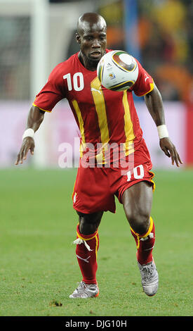 Luglio 02, 2010 - Johannesburg, Sud Africa - Stephen Appiah di Ghana in azione durante la Coppa del Mondo FIFA 2010 quarto di finale di partita di calcio tra Uruguay e Ghana al Soccer City Stadium a giugno 02, 2010 a Johannesburg, in Sud Africa. (Credito Immagine: © Luca Ghidoni/ZUMApress.com) Foto Stock