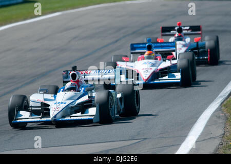 Driver giapponese Hideki Mutoh (06) a ruotare #13 con Alex Lloyd (19) e Helio Castroneves dietro durante la IndyCar Series Camping World Grand Prix al Glen, in Watkins Glen, New York. (Credito Immagine: © Mark Konezny/Southcreek globale/ZUMApress.com) Foto Stock