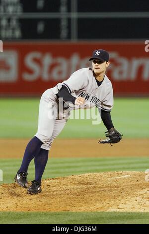 Luglio 06, 2010 - Oakland, in California, Stati Uniti d'America - 06-luglio-2010: Oakland, CA: Oakland atletica ospitano i New York Yankees. New York Yankees relief pitcher David Robertson (30) passi contro Oakland atletica. New York ha vinto il gioco 6-1. Credito: Dinno Kovic / Southcreek media globali di credito (Immagine: Â© Southcreek globale/ZUMApress.com) Foto Stock