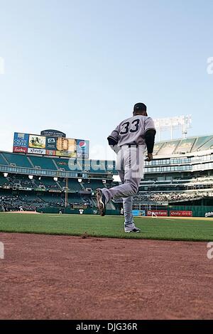 Luglio 06, 2010 - Oakland, in California, Stati Uniti d'America - 06-luglio-2010: Oakland, CA: Oakland atletica ospitano i New York Yankees. New York Yankees designato hitter Nick Swisher (33) corre in campo prima della partita. New York ha vinto il gioco 6-1. Credito: Dinno Kovic / Southcreek media globali di credito (Immagine: Â© Southcreek globale/ZUMApress.com) Foto Stock