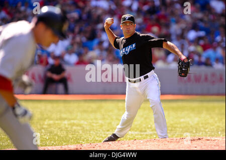 Luglio 10, 2010 - Toronto, Ontario, Canada - 10 Luglio 2010: Blue Jays più vicina Kevin Gregg (63) genera per primo nel nono inning per terminare il gioco. Il Toronto Blue Jays sconfitto il Boston Red Sox 9 - 5 presso il Rogers Centre di Toronto, Ontario..Mandatory Credit: Geoff Bolte / Southcreek globale di credito (Immagine: © Southcreek globale/ZUMApress.com) Foto Stock