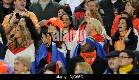 Luglio 11, 2010 - Johannesburg, Sud Africa - Yolanthe Cabau Van Kasbergen, fidanzata di Wesley Sneijder assiste la finale della Coppa del Mondo FIFA 2010 partita di calcio tra i Paesi Bassi e la Spagna al Soccer City Stadium sulla luglio 11, 2010 a Johannesburg, in Sud Africa. (Credito Immagine: © Luca Ghidoni/ZUMApress.com) Foto Stock