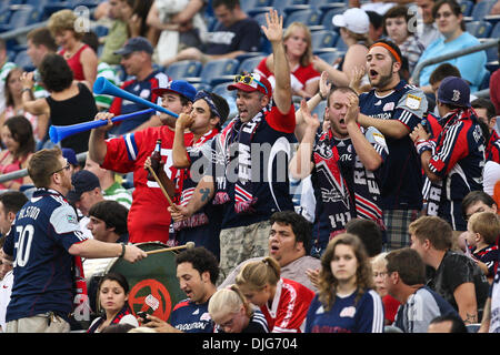 Luglio 12, 2010 - Foxboro, Massachusetts, Stati Uniti d'America - 10 Luglio 2010: Nuova Inghilterra rivoluzione tifosi mostrando il loro sostegno per la squadra di casa durante la partita contro la galassia di Los Angeles al Gillette Stadium di Foxboro, Massachusetts..Mandatory Credit: contrassegnare la casella / Southcreek globale di credito (Immagine: © Southcreek globale/ZUMApress.com) Foto Stock