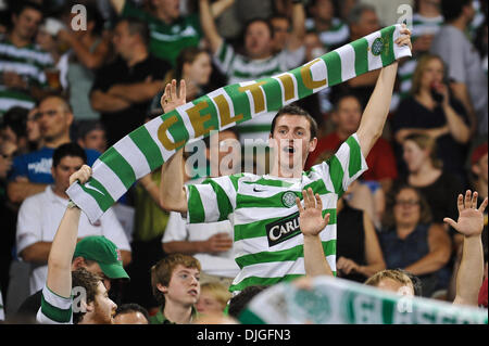 Luglio 21, 2010 - Boston, Massachusetts, Stati Uniti d'America - 21 Luglio 2010: Celtic fans mostrano il loro orgoglio. Celtic FC ha sconfitto Sporting 6 - 5 nei rigori, con un finale 1 - il punteggio 1 durante un amichevole internazionale al Fenway Park di Boston, Massachusetts per vincere il primo Fenway sfida di calcio..Mandatory Credit: Geoff Bolte / Southcreek globale di credito (Immagine: © Southcreek Glob Foto Stock