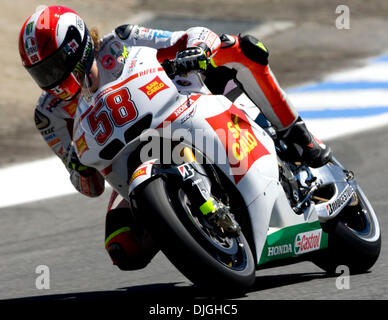 Luglio 23, 2010 - Monterey, California, Stati Uniti - MARCO SIMONCELLI #58 durante la prima sessione di prove libere della MotoGP Red Bull U.S. Grand Prix a Laguna Seca Mazda Raceway. (Credito Immagine: © William Mancebo/ZUMApress.com) Foto Stock