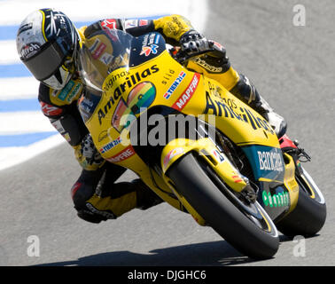 Luglio 23, 2010 - Monterey, California, Stati Uniti - HECTOR BARBERA #40 durante la prima sessione di prove libere della MotoGP Red Bull U.S. Grand Prix a Laguna Seca Mazda Raceway. (Credito Immagine: © William Mancebo/ZUMApress.com) Foto Stock