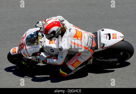 Luglio 23, 2010 - Monterey, California, Stati Uniti - MARCO SIMONCELLI #58 durante la prima sessione di prove libere della MotoGP Red Bull U.S. Grand Prix a Laguna Seca Mazda Raceway. (Credito Immagine: © William Mancebo/ZUMApress.com) Foto Stock