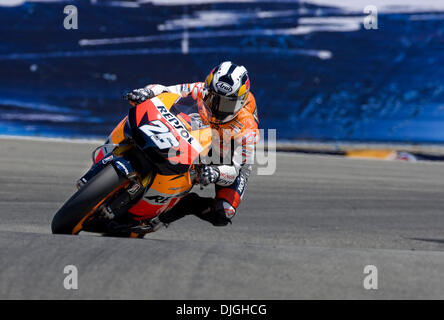 Luglio 23, 2010 - Monterey, California, Stati Uniti - Dani Pedrosa #26 durante la prima sessione di prove libere della MotoGP Red Bull U.S. Grand Prix a Laguna Seca Mazda Raceway. (Credito Immagine: © William Mancebo/ZUMApress.com) Foto Stock