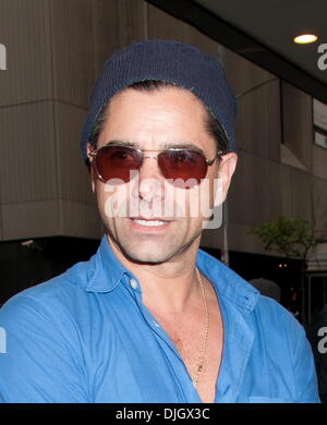 John Stamos arrivare per Gore Vidal è "l'uomo migliore' a Schoenfeld Theatre di New York City, Stati Uniti d'America - 19.07.12 Foto Stock