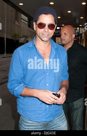 John Stamos arrivare per Gore Vidal è "l'uomo migliore' a Schoenfeld Theatre di New York City, Stati Uniti d'America - 19.07.12 Foto Stock