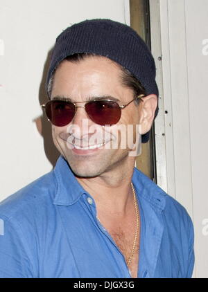 John Stamos arrivare per Gore Vidal è "l'uomo migliore' a Schoenfeld Theatre dotato di: John Stamos dove: New York City, Stati Uniti quando: 19 Lug 2012 Foto Stock