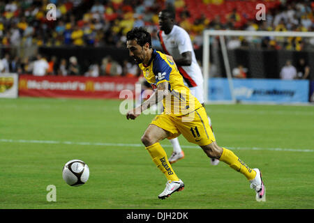 Luglio 27, 2010 - Atlanta, Georgia, Stati Uniti d'America - 28 Luglio 2010: Club America avanti Vicente Sanchez (11) sposta la sfera verso il traguardo di un match contro il Manchester City presso il Georgia Dome di Atlanta, Georgia. Punteggio finale; Manchester City-4, Club America-1 . .Credito: Marty Bingham / Southcreek globale di credito (Immagine: © Southcreek globale/ZUMApress.com) Foto Stock