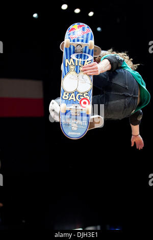 Luglio 28, 2010 - Los Angeles, California, Stati Uniti - 28 Luglio 2010: Shaun White pattini in Vert Ramp pratica a giochi di X 16 a Los Angeles, CA. (Credito Immagine: © Josh Cappella/Southcreek globale/ZUMApress.com) Foto Stock