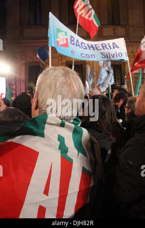 Roma, 27 novembre 2013 Silvio Berlusconi rendendo un indirizzo pubblico ai suoi sostenitori Credit: Gari Wyn Williams/Alamy Live News Foto Stock
