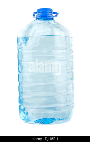 Bottiglia di plastica di acqua potabile isolato su bianco Foto Stock