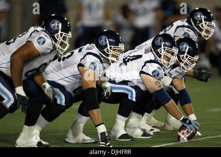 Luglio 29, 2010 - Montreal, Quebec, Canada - 29 Luglio 2010: Il Toronto Argonauts' linea offensiva tenetevi pronti per un gioco in CFL azione di gioco tra i Argonauts di Toronto e Montreal Alouettes giocato a Percival-Molson Stadium di Montreal, Canada. Montreal ha vinto 41-10..Mandatory Credit: Philippe Champoux/Southcreek globale di credito (Immagine: © Southcreek globale/ZUMApress.com) Foto Stock