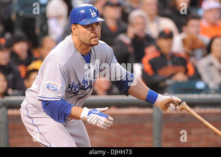 Luglio 30, 2010 - San Francisco, CA, Stati Uniti d'America - 30 luglio 2010; San Francisco, CA: Los Angeles Dodgers catcher russell Martin (55) a bat. La San Francisco Giants ha vinto il gioco 6-5. ..Mandatory Credit: Charles Herskowitz / Southcreek globale di credito (Immagine: © Southcreek globale/ZUMApress.com) Foto Stock