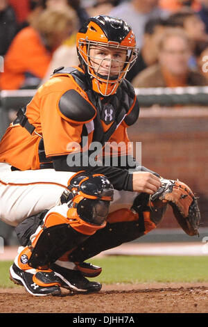 Luglio 30, 2010 - San Francisco, CA, Stati Uniti d'America - 30 luglio 2010; San Francisco, CA: San Francisco Giants catcher Buster Posey (28) dietro la piastra. La San Francisco Giants ha vinto il gioco 6-5. ..Mandatory Credit: Charles Herskowitz / Southcreek globale di credito (Immagine: © Southcreek globale/ZUMApress.com) Foto Stock