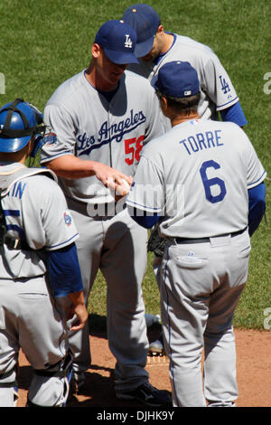 Luglio 31, 2010 - San Francisco, California, Stati Uniti d'America - 31-luglio-2010: San Francisco, CA: San Francisco Giants ospita il Los Angeles Dodgers. Los Angeles Dodgers a partire lanciatore Chad Billingsley (58) è sollevato dalla partita contro i San Francisco Giants. San Francisco Giants vincere la partita 2-1. Credito: Dinno Kovic / Southcreek media globali (credito mi Foto Stock