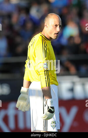 Luglio 31, 2010 - Santa Clara, California, Stati Uniti d'America - 31 Luglio 2010: Seattle sirene GK Kasey Keller (18) si prepara per il calcio di inizio durante il match di MLS tra il San Jose terremoti e sirene di Seattle a Buck Shaw Stadium di Santa Clara, CA. La visita di sirene ha vinto 1-0 e prelevare il secondo patrimonio annuale Cup..Mandatory Credit: Matt Cohen / Southcreek globale ( Foto Stock