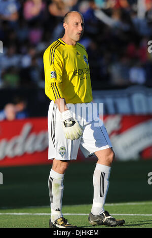 Luglio 31, 2010 - Santa Clara, California, Stati Uniti d'America - 31 Luglio 2010: Seattle sirene GK Kasey Keller (18) si prepara per il calcio di inizio durante il match di MLS tra il San Jose terremoti e sirene di Seattle a Buck Shaw Stadium di Santa Clara, CA. La visita di sirene ha vinto 1-0 e prelevare il secondo patrimonio annuale Cup..Mandatory Credit: Matt Cohen / Southcreek globale ( Foto Stock