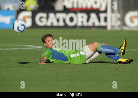 Luglio 31, 2010 - Santa Clara, California, Stati Uniti d'America - 31 Luglio 2010: Seattle sirene D Jeff Parke (31) non è in grado di controllare la sfera, che conduce a un terremoti breakaway durante il match di MLS tra il San Jose terremoti e sirene di Seattle a Buck Shaw Stadium di Santa Clara, CA. La visita di sirene ha vinto 1-0 e prelevare il secondo patrimonio annuale Cup..obbligatorio Foto Stock