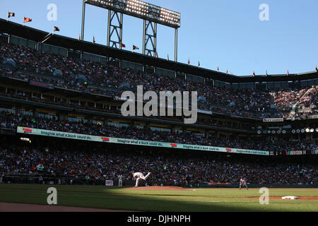 Agosto 01, 2010 - San Francisco, California, Stati Uniti d'America - 01-Agosto-2010: San Francisco, CA: San Francisco Giants ospita il Los Angeles Dodgers. San Francisco Giants a partire lanciatore Matt Caino (18) passi contro il Los Angeles Dodgers . San Francisco Giants vincere la partita 2-0. Credito: Dinno Kovic / Southcreek media globali di credito (Immagine: © Southcreek Globa Foto Stock