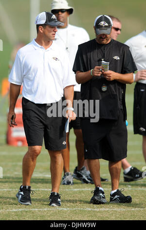 Agosto 04, 2010 - Westminster, Maryland, Stati Uniti d'America - 04 August 2010: head coach John Harbaugh durante corvi training camp a McDaniel College di Westminster, MD...credito obbligatorio: Russell Tracy / Southcreek globale di credito (Immagine: Â© Southcreek globale/ZUMApress.com) Foto Stock