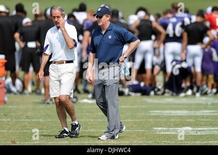 Agosto 04, 2010 - Westminster, Maryland, Stati Uniti d'America - 04 August 2010: commissario NFL Roger Goodell durante corvi training camp a McDaniel College di Westminster, MD...credito obbligatorio: Russell Tracy / Southcreek globale di credito (Immagine: Â© Southcreek globale/ZUMApress.com) Foto Stock