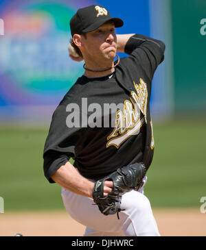 Agosto 04, 2010 - Oakland, la California, Stati Uniti - Oakland Athletics brocca CRAIG BRESLOW #56 in azione contro il Kansas City Royals. (Credito Immagine: © William Mancebo/ZUMApress.com) Foto Stock