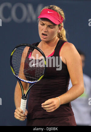 Agosto 05, 2010 - Coco Vandeweghe, da Rancho Santa Fe, California, grida in frustrazione durante la sua partita contro Vera ZVONAREVA, dalla Russia, durante l assicurazione di mercurio aprire al La costa Resort and Spa in Carlsbad, California giovedì 5 agosto 2010. Foto Palmour Hayne IV (credito Immagine: © North County Times/ZUMApress.com) Foto Stock