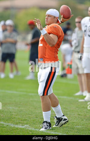 Agosto 05, 2010 - Bourbonnais, Illinois, Stati Uniti d'America - 5 Agosto 2010: Chicago Bears quarterback Caleb Hanie (12) imposta a gettare durante gli orsi di formazione pratica di camp a Olivet Nazarene University in Bourbonnais, IL..Credito - John Rowland / Southcreek globale. (Credito Immagine: © Southcreek globale/ZUMApress.com) Foto Stock