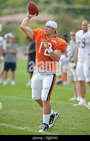 Agosto 05, 2010 - Bourbonnais, Illinois, Stati Uniti d'America - 5 Agosto 2010: Chicago Bears quarterback Caleb Hanie (12) genera un pass durante gli orsi di formazione pratica di camp a Olivet Nazarene University in Bourbonnais, IL..Credito - John Rowland / Southcreek globale. (Credito Immagine: © Southcreek globale/ZUMApress.com) Foto Stock